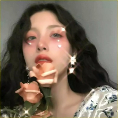 16张带表情的可爱女生头像合集