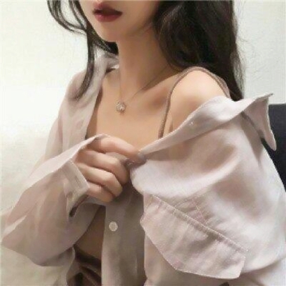 8张高清好看的女生性感锁骨QQ头像分享