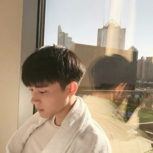 男生气质唯美意境头像合集 12张适合男生的氛围感头像