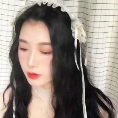 女生微信头像合集：15张成熟高冷女王范高清图