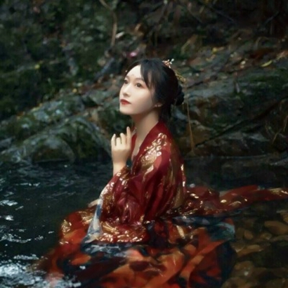 22张高清氛围感拉满的真人女生古风头像