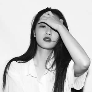 16张高清霸气真人黑白高冷女生头像合集