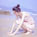 女生蓝色海边头像合集 18张高清蓝调吹风氛围感头像