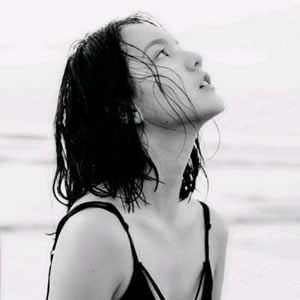 18张自带高冷气场的女生黑白头像 高清质感拉满