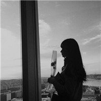 18张灰色调落寞伤感女生头像合集