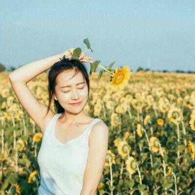 12张高清唯美小清新女生头像 氛围感拉满