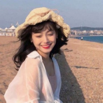 女生微信头像合集：15张成熟高冷女王范高清图