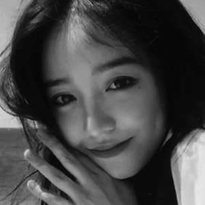 18张黑白高冷霸气女神范女生头像