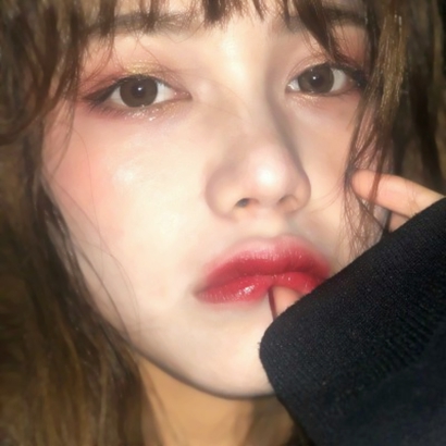 16张高清近距离女生脸部特写个性女头