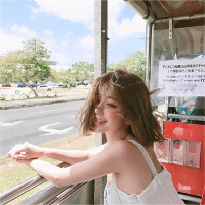 红唇唯美女生头像 12张高清甜酷红唇头像合集