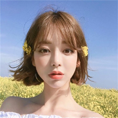 红唇唯美女生头像 12张高清甜酷红唇头像合集