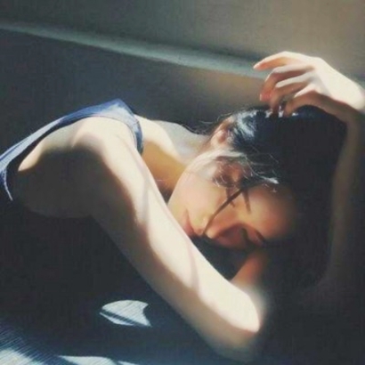 8张氛围感拉满的伤感意境女生头像 高清质感拉满