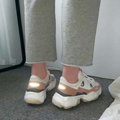 超酷带鞋元素女生头像！26张高清微信头像图来啦