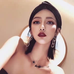 女生超拽霸气女王范QQ头像 简约大气又时髦（共16组）