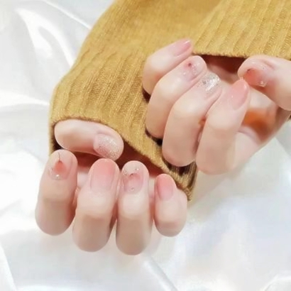 15张高清好看的美甲女生微信头像合集