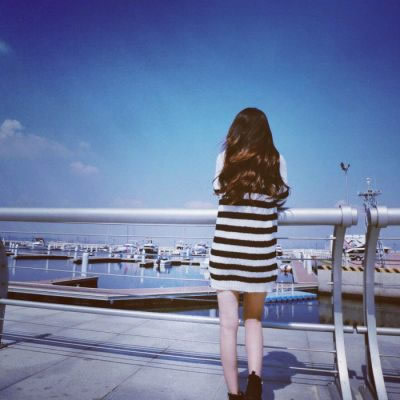 12张高清真人女生背影头像 全身好看的女头素材