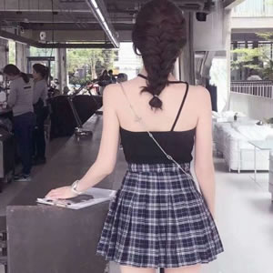 12张高清好看的唯美长发背影女生QQ头像