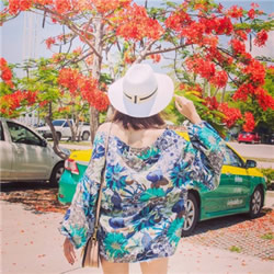 戴帽子的唯美背影头像来啦！12张高清女生背影图直接存