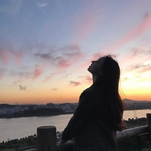 12张清新好看的女生背影头像 适合当微信头像的高清图