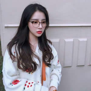 戴眼镜的女生头像来啦！14张高清新潮又好看的图直接存