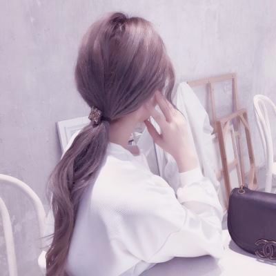 18张超绝真人女生背影头像 适合当QQ头像的氛围感美图