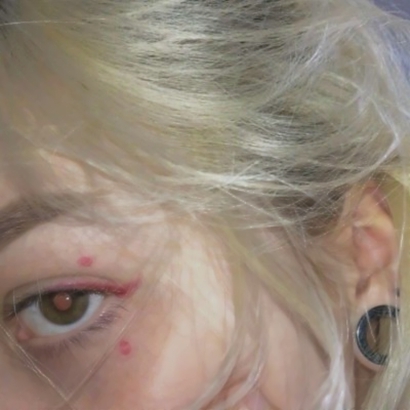 单眼半脸丧系女生头像合集 11张高清伤感素材