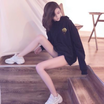 33张清新感网红女生头像 高清潮流美图合集