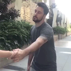 逛街男女逛街反差感拉满！同款逛街女生和男生反应对比表情包来了