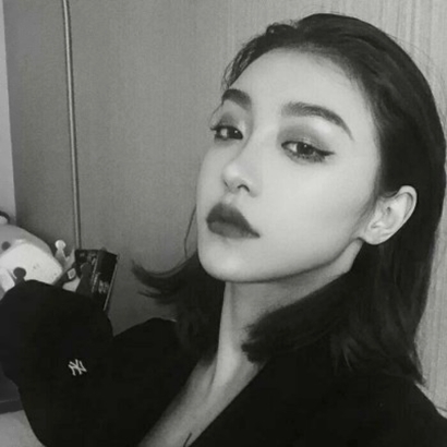 35张高清御姐范高冷黑白女头 氛围感拉满的女生头像合集