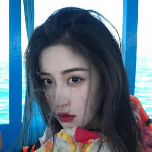 热门闺蜜单人头像合集 共16组女生头像