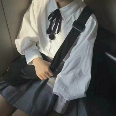 女生衬衫配裙子女头合集来啦 29张超耐看头像