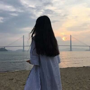 全网走红的女生背影微信头像 12张热门款合集