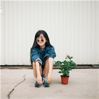 戴墨镜的成熟女生头像合集 共22张