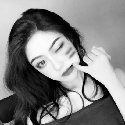 16张高清高冷黑白女生头像合集