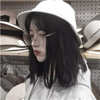 戴眼镜可爱呆萌女生头像合集 共18张