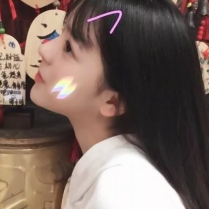 16张带表情的可爱女生头像合集