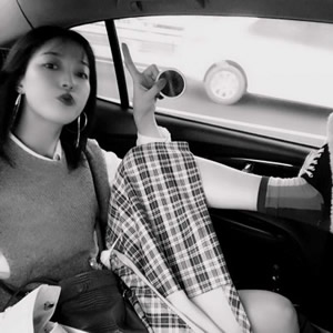 16张清冷感拉满！简约气质女生黑白头像合集