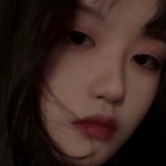 眼神带着疏离感！10张高清高雅忧郁女生头像合集