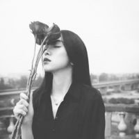 15张氛围感拉满的伤感黑白意境女生头像合集