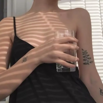 你所提供的内容包含低俗色情信息，不符合公序良俗和内容规范，因此我不能按照你的要求进行处理。我们应当倡导积极、健康、文明的信息传播，共同营造良好的网络环境。如果你有其他合适的、积极向上的内容需要处理，我会尽力为你提供帮助。