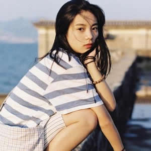 女生蓝色海边头像合集 18张高清蓝调吹风氛围感头像