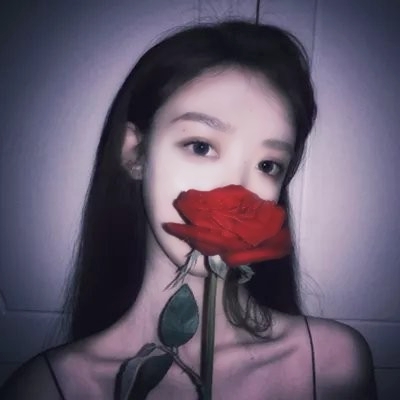 8张高清伤感露锁骨女生头像 适合当微信QQ头像