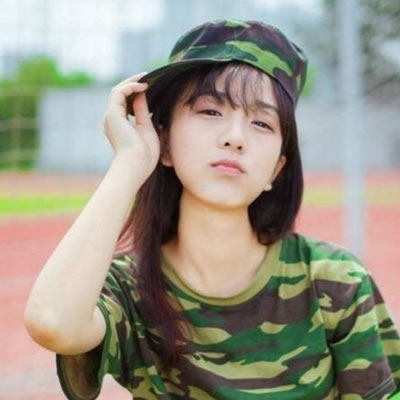 军训女生小清新头像合集 12张迷彩服清纯美女头像