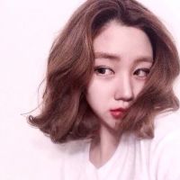 18张好看的个性短发女生头像分享