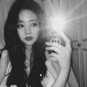 16张高清堕落感黑白颓废女头像合集