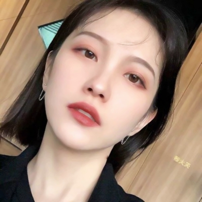 女生潮流头像合集 跟着时尚走的氛围感女神（19张）