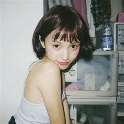 红唇唯美女生头像 12张高清甜酷红唇头像合集