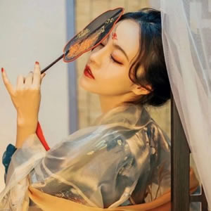 12张超绝中国古风动漫女生头像，氛围感拉满