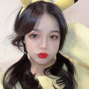 当下超火的网红酷飒女生头像 16张高清美图合集