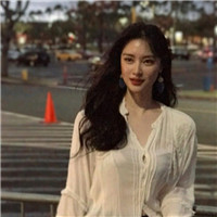 18张暖调复古女生意境头像 氛围感拉满的漂亮头像合集